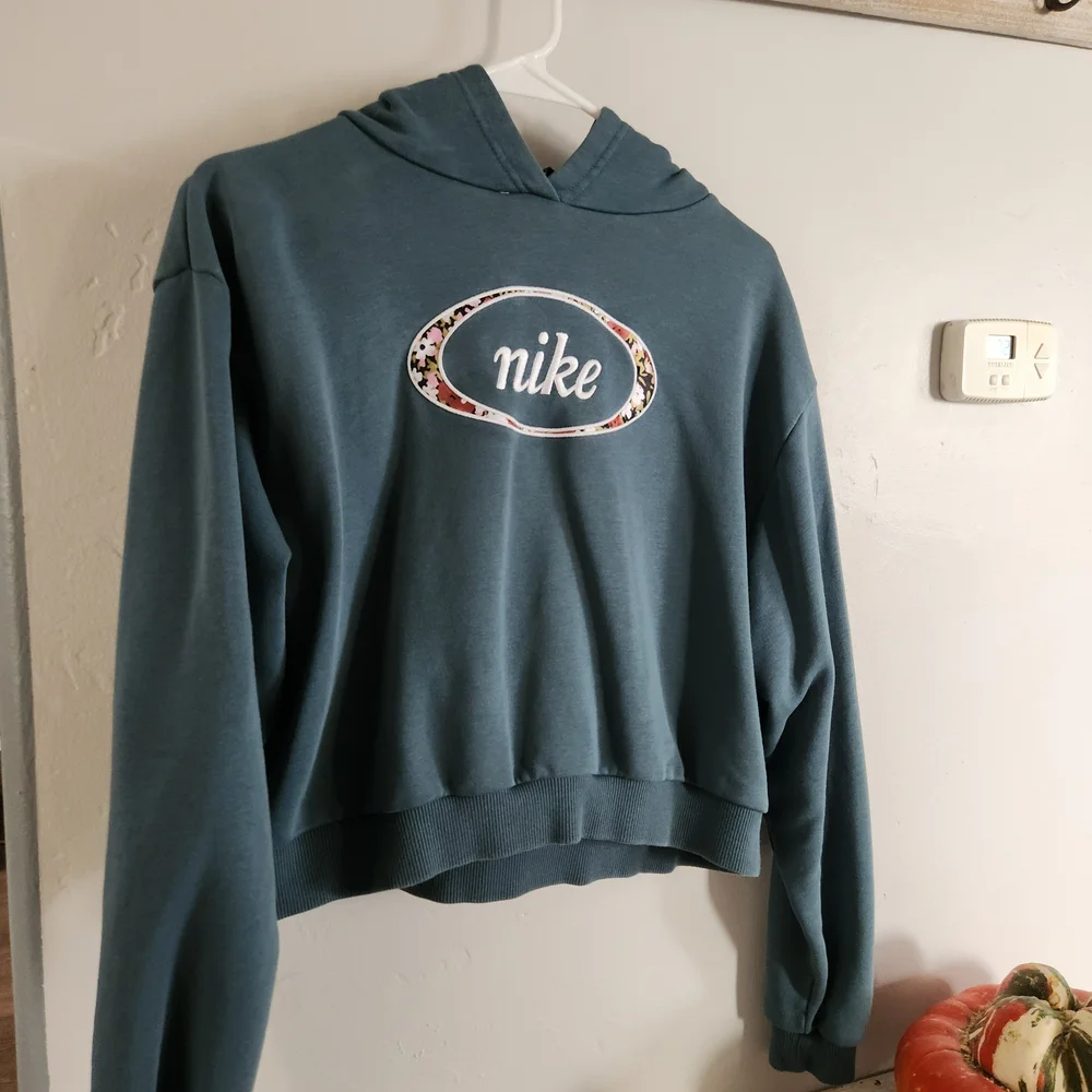 Nike Floral Logo Cropped Hoodie Women's Small Blue